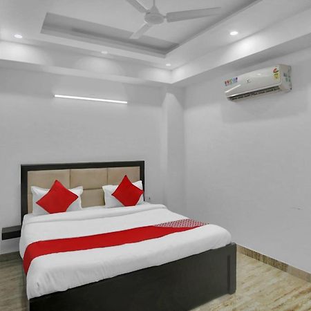 Oyo 82100 Golden Residency Noida Luaran gambar