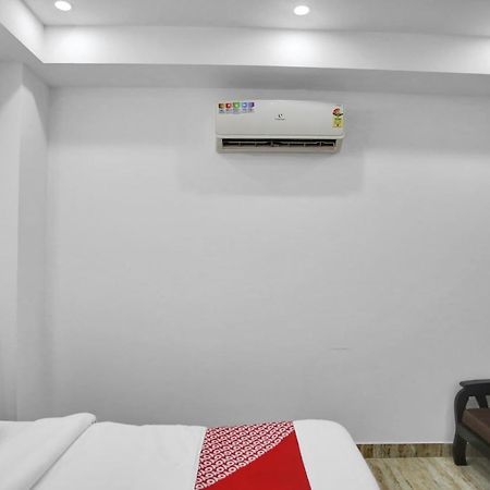 Oyo 82100 Golden Residency Noida Luaran gambar