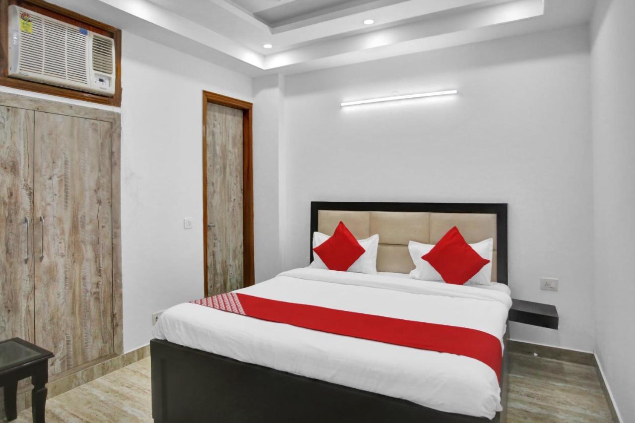 Oyo 82100 Golden Residency Noida Luaran gambar