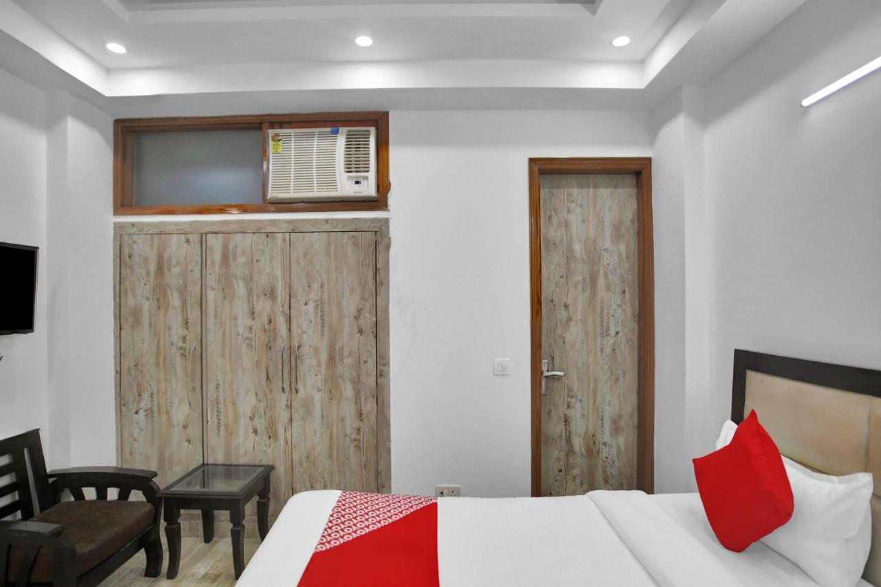 Oyo 82100 Golden Residency Noida Luaran gambar