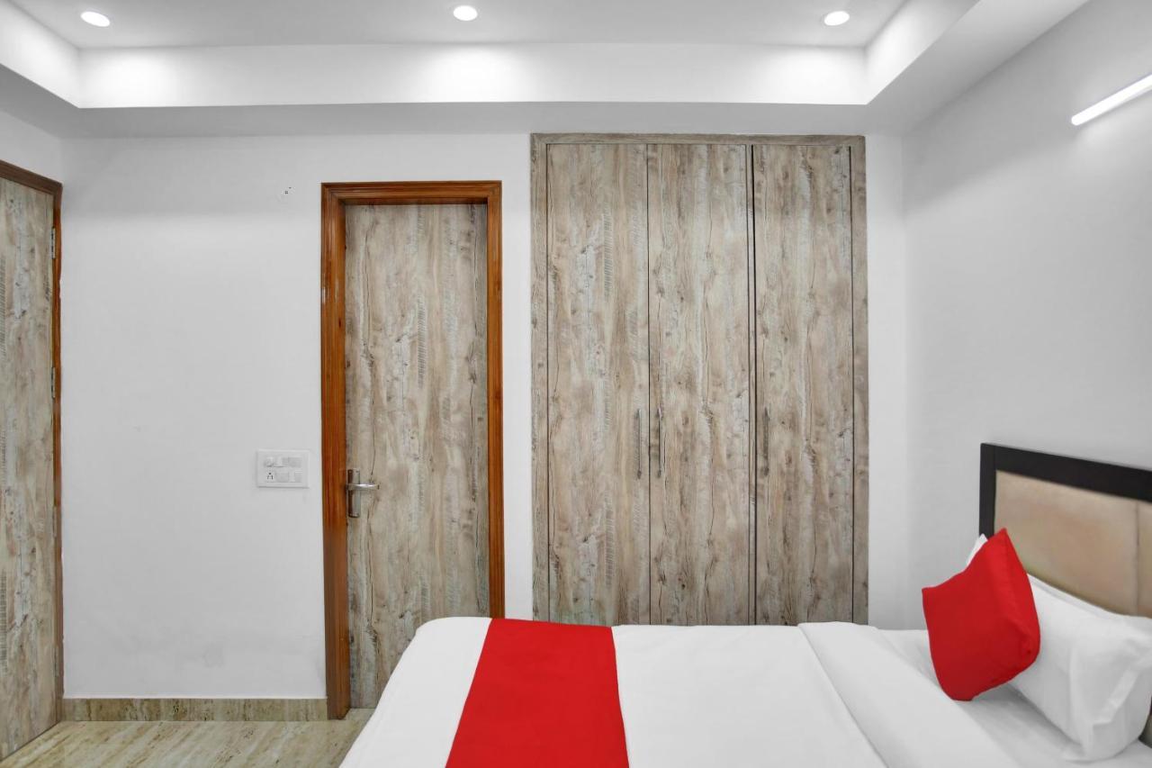 Oyo 82100 Golden Residency Noida Luaran gambar