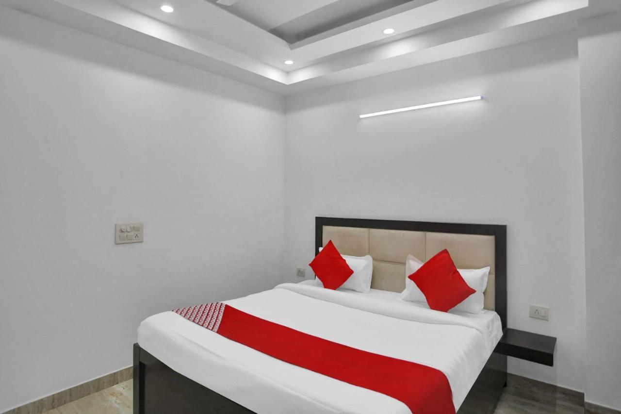 Oyo 82100 Golden Residency Noida Luaran gambar