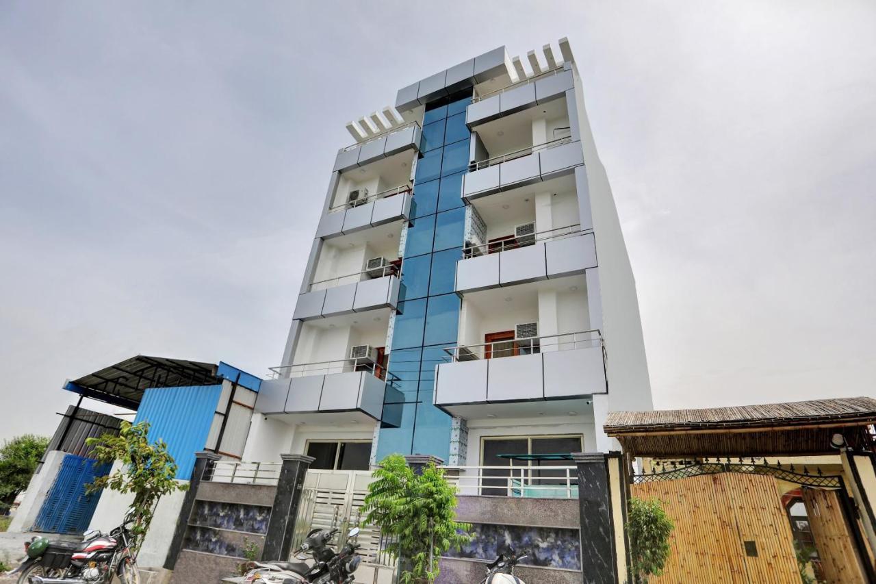 Oyo 82100 Golden Residency Noida Luaran gambar