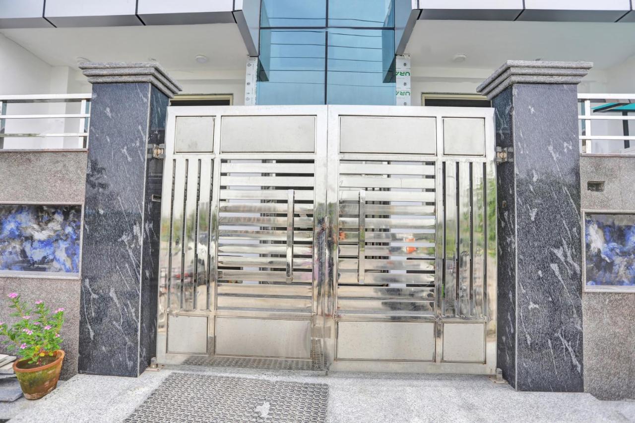 Oyo 82100 Golden Residency Noida Luaran gambar