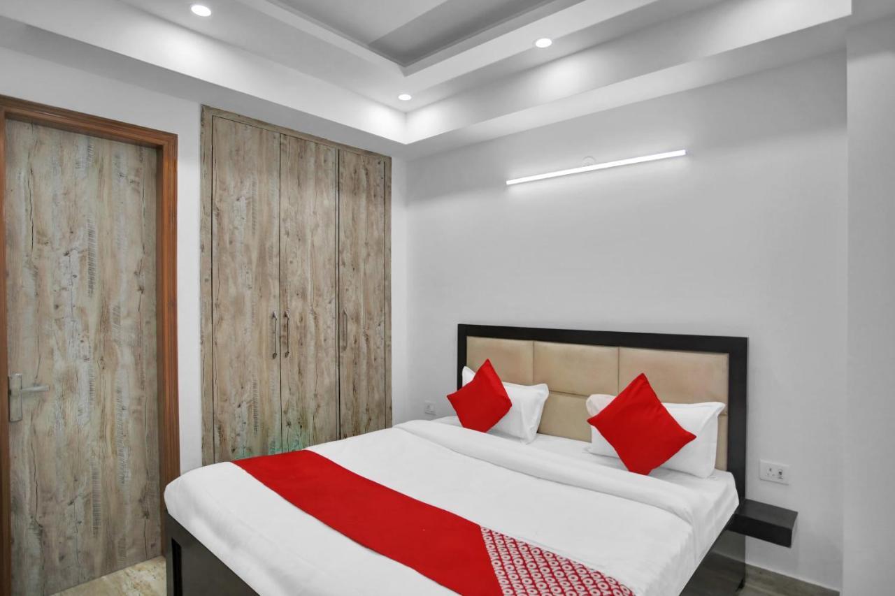 Oyo 82100 Golden Residency Noida Luaran gambar