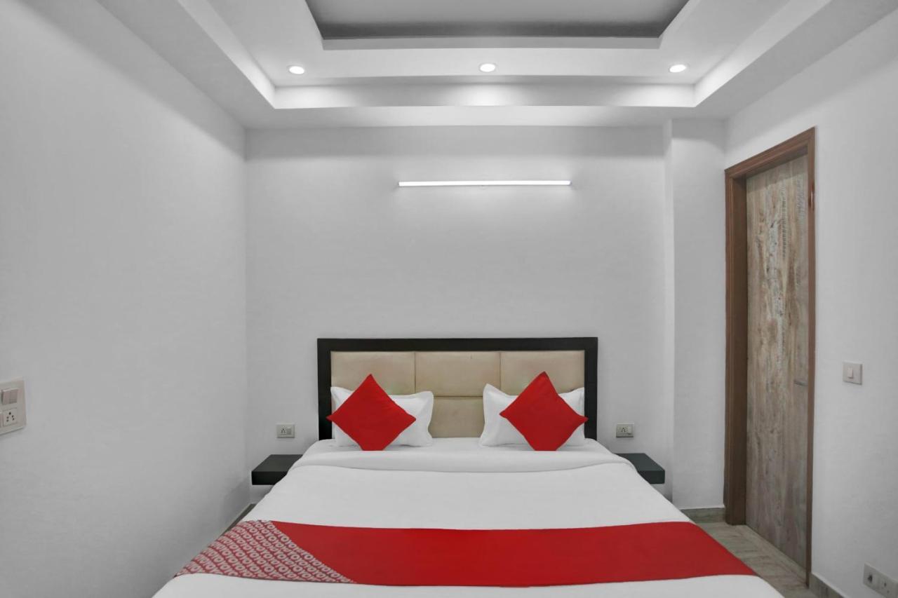 Oyo 82100 Golden Residency Noida Luaran gambar