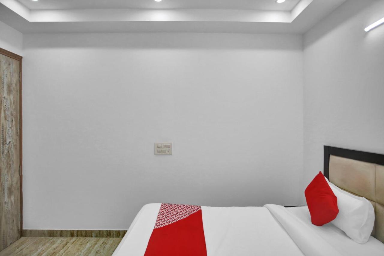 Oyo 82100 Golden Residency Noida Luaran gambar