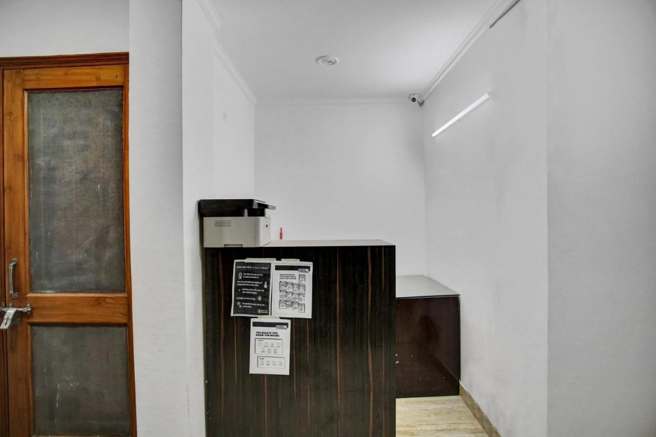Oyo 82100 Golden Residency Noida Luaran gambar
