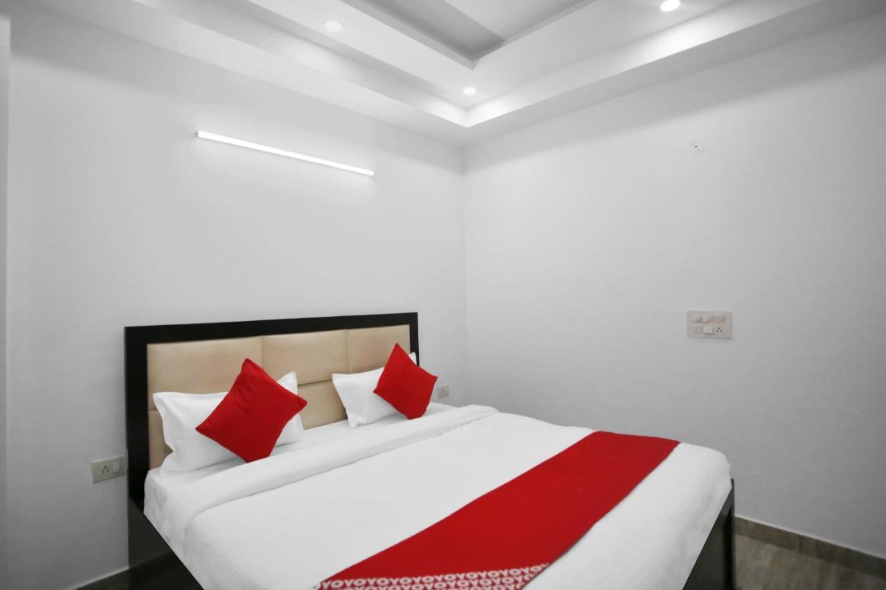 Oyo 82100 Golden Residency Noida Luaran gambar