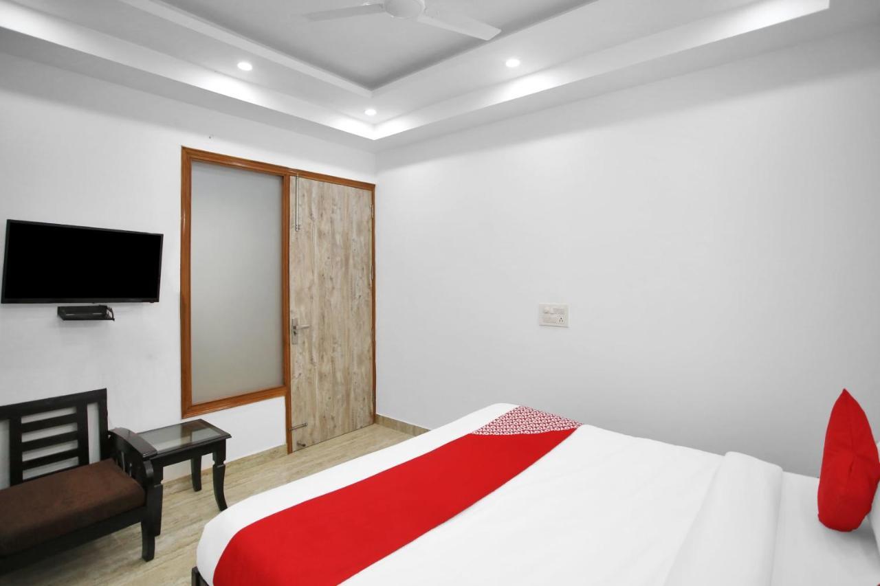 Oyo 82100 Golden Residency Noida Luaran gambar